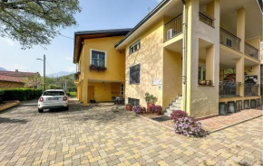 1 Bedroom Cozy Apartment In Borgofranco Divrea